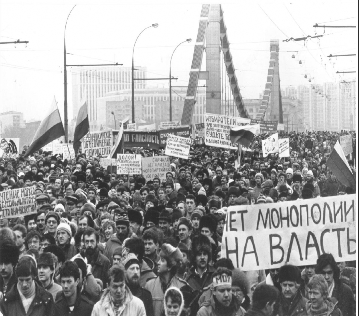 Переход к перестройке. Перестройка, распад СССР митинги. 90-Е СССР перестройка. СССР В 1980-Е годы перестройка. 1990 Год распад СССР.