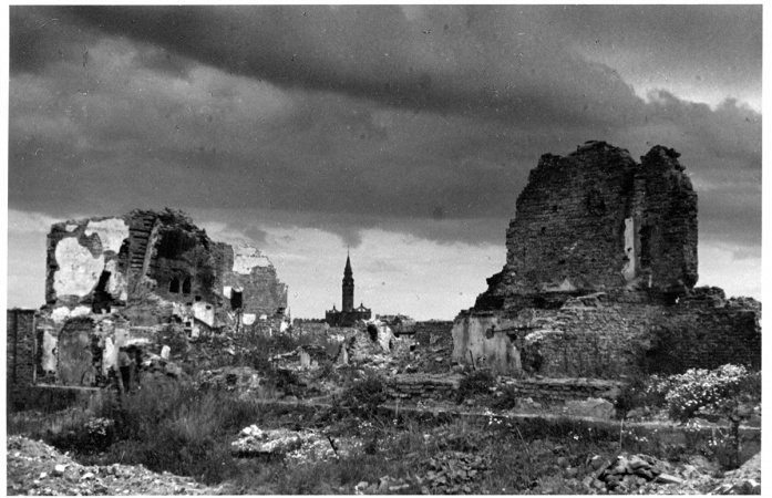 Муранов, 1945 год, по центру — костел св. Августина. Фото: muranoteka.pl