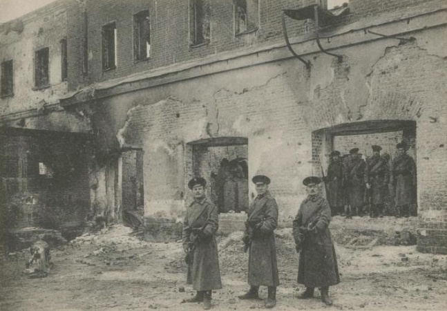 Остатки здания фабрики Шмидта. 1905 год