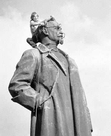 Снос памятника Дзержинскому на Лубянке, Москва, 1991 год